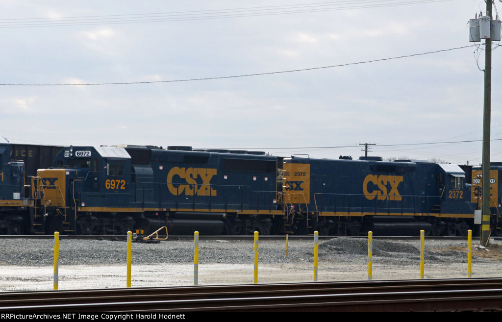 CSX 6972 & 2372 in the yard